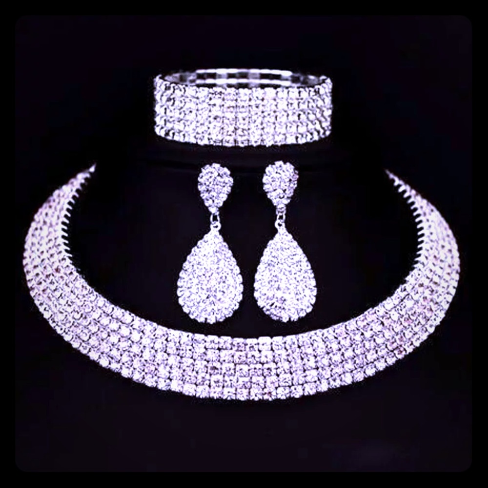 Women Fashion Necklace Earrings And Bracelet